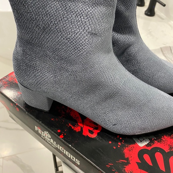 Just fabulous Grey Velvet Booties Never worn! - Picture 2 of 5